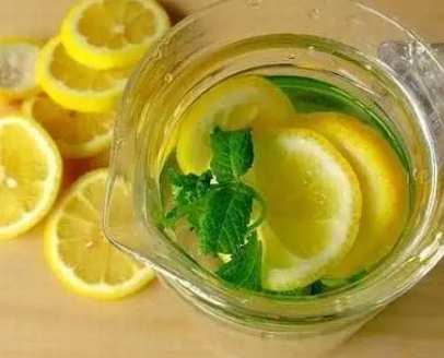 熱檸檬水的功效