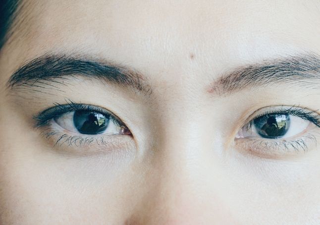 眼睛閃光會好嗎