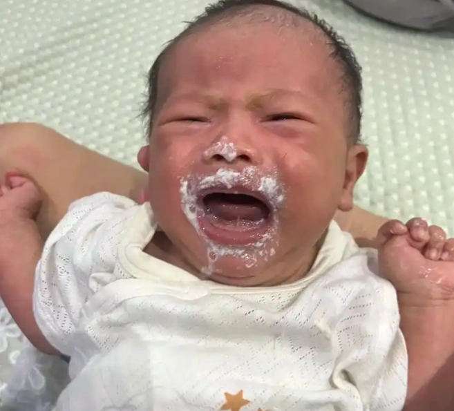 寶寶吐奶後還要餵奶嗎