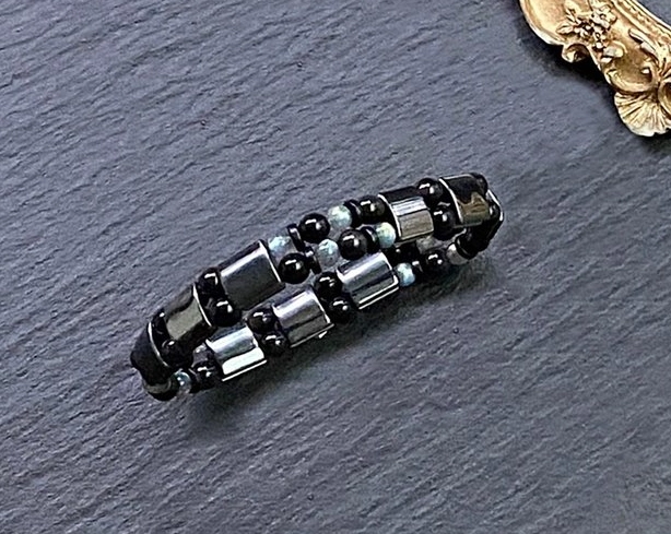 黑膽石手鍊功效全解析：從能量療癒到日常佩戴的實用指南