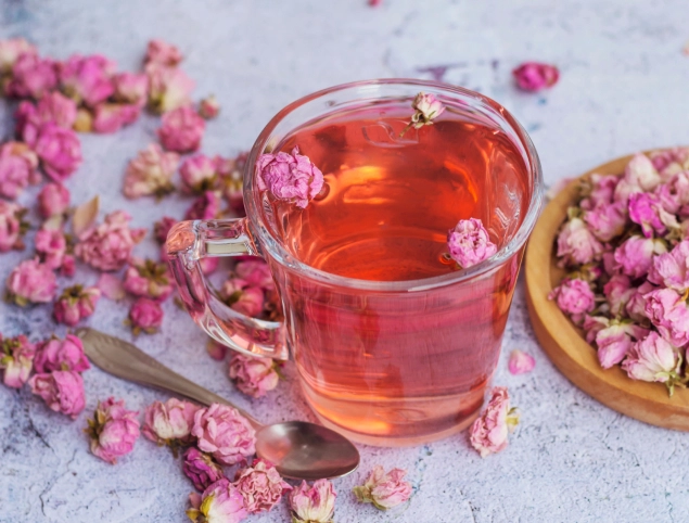 玫瑰花茶什麼時候喝最好？掌握黃金時段與禁忌，喝對效果加倍