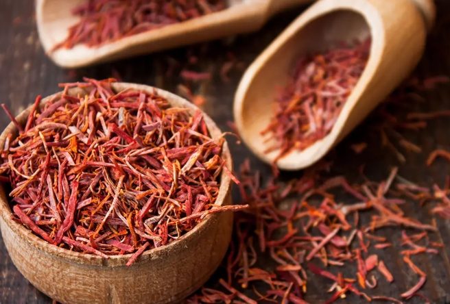 番紅花更年期完全指南：天然緩解症狀的科學實證與實用方法