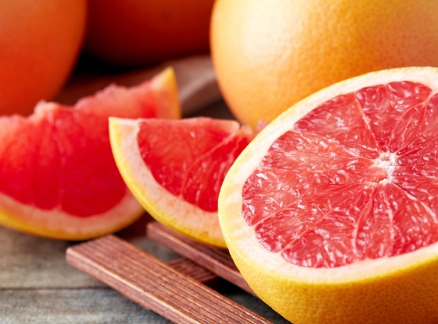 葡萄柚什麼時候吃？最佳食用時機與健康益處完整解析