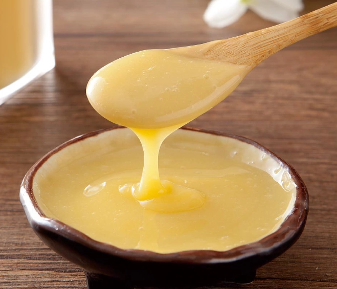 蜂王乳什麼時候吃最好？黃金時段、禁忌族群與吃法完整指南