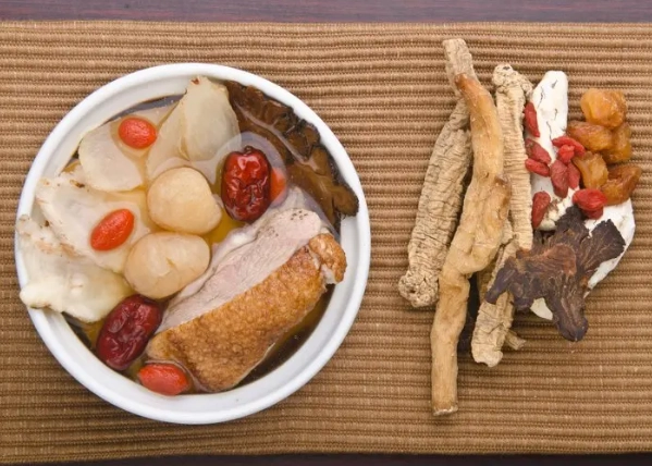 失眠食療湯水全攻略：天然助眠湯品配方與實用技巧