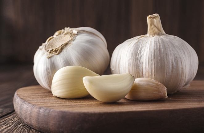 吃太多大蒜怎麼辦？10個有效緩解方法與預防技巧