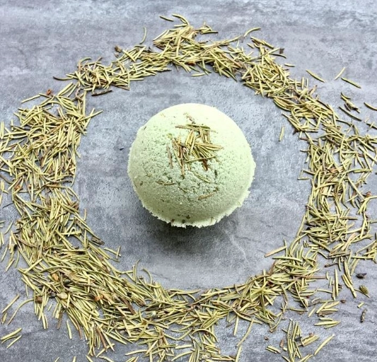 新鮮迷迭香泡澡：完整指南與意想不到的舒壓療效