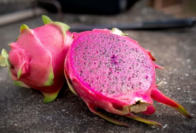 紅色火龍果吃太多會怎樣？專家解析過量食用的7大健康風險與實用解決方案