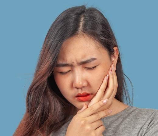 腮幫子突然腫起來