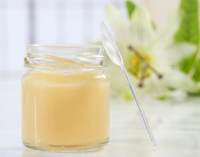 蜂王乳可以跟膠原蛋白一起吃嗎？專家解析搭配功效與注意事項