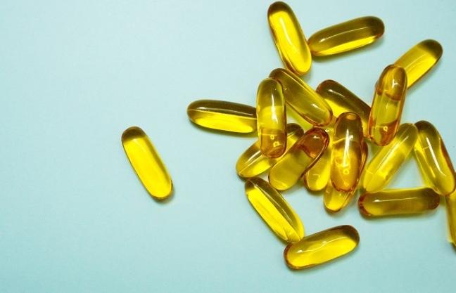 魚肝油副作用全解析：常見不良反應、風險族群與安全服用指南