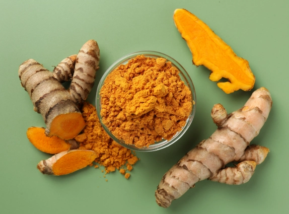 化療可以吃薑黃嗎？醫師完整解析好處、風險與飲食指南